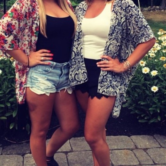 BLACK DRESS SHORTS W LACE DETAIL - Picture 4 of 4